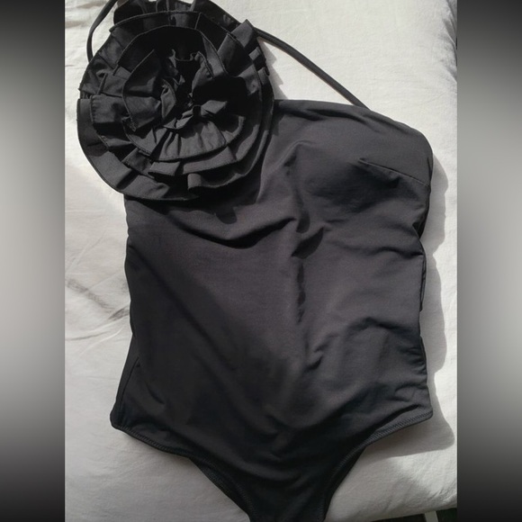 Zara black swimsuit with large flower - Picture 5 of 12